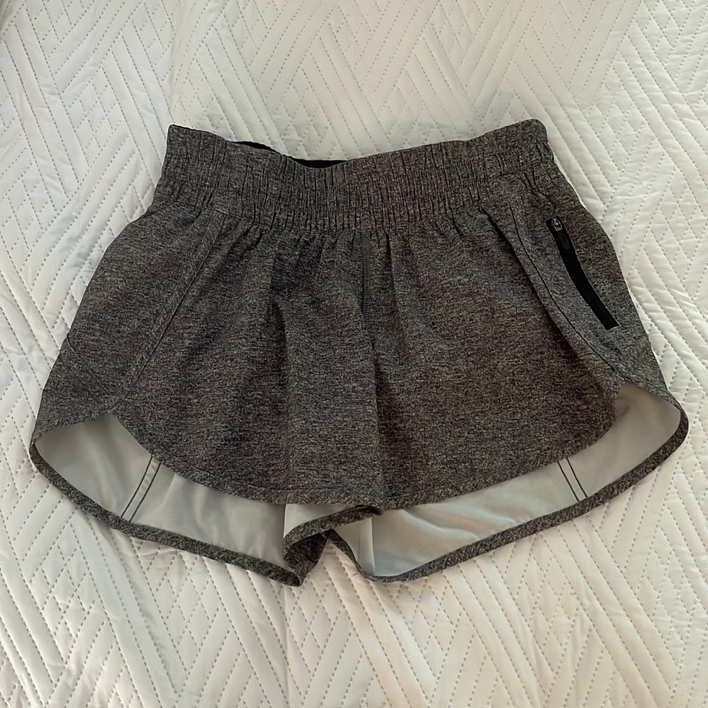 Lululemon Tracker Shorts Size 6 NWOT